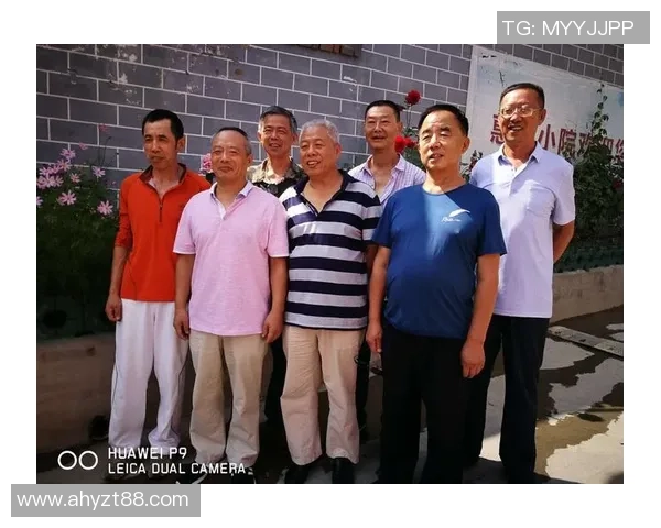 香港足球明星队赛后欢聚一堂共享美食庆祝胜利时刻 香港足球明星队赛后欢聚一堂共享美食庆祝胜利时刻